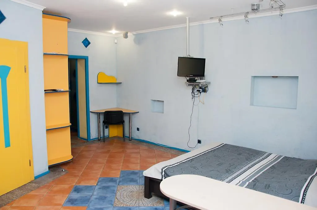 Apartment Kostiantynivska Kijev